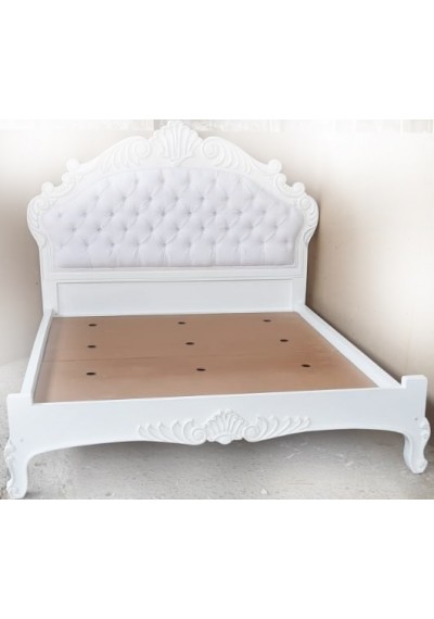 Cama Rainha Queen provençal estofada capitonê realeza