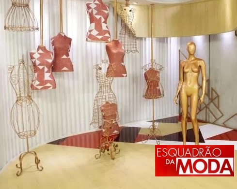 cenário programa esquadrão da moda sbt